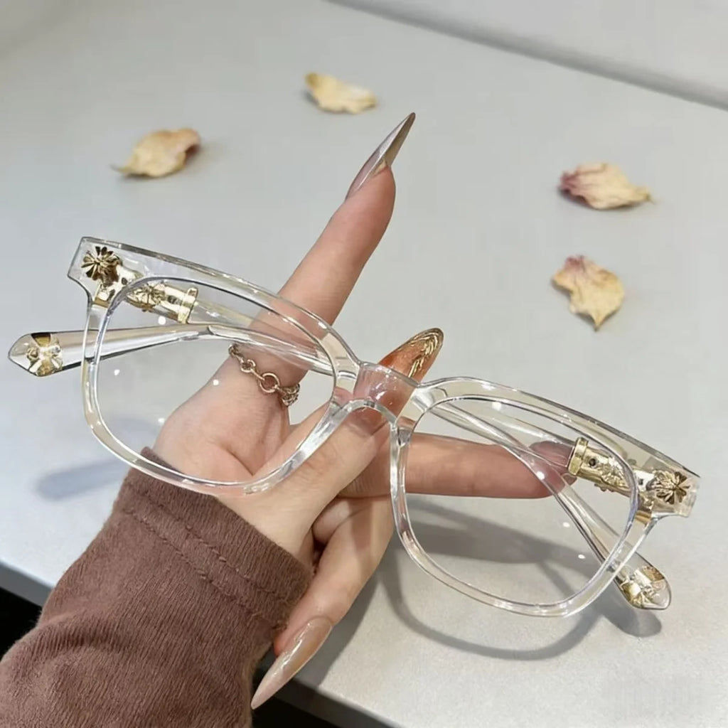 VYXEN LUXE —PEARL WHITE/GOLD TRIM